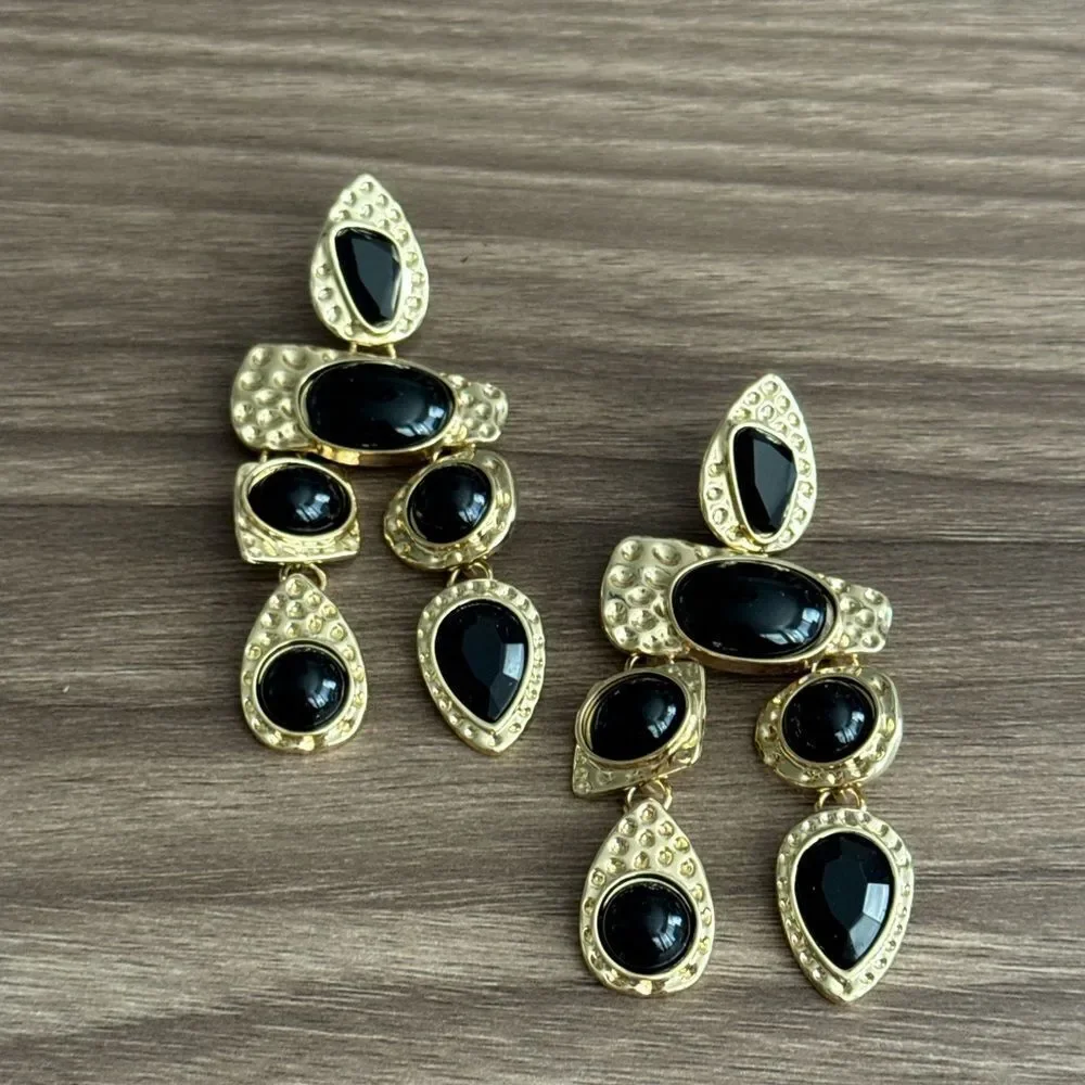 Black stone Earrings Q546